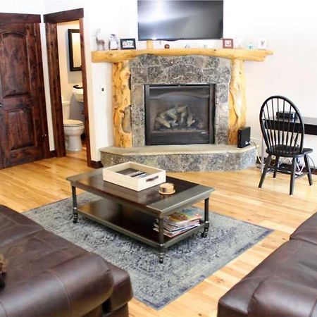 Pinecreek #E - 3 Bedroom - Pool And Hot Tub Access - Close To Town - Shuttle To Slopes 브레켄리지 외부 사진