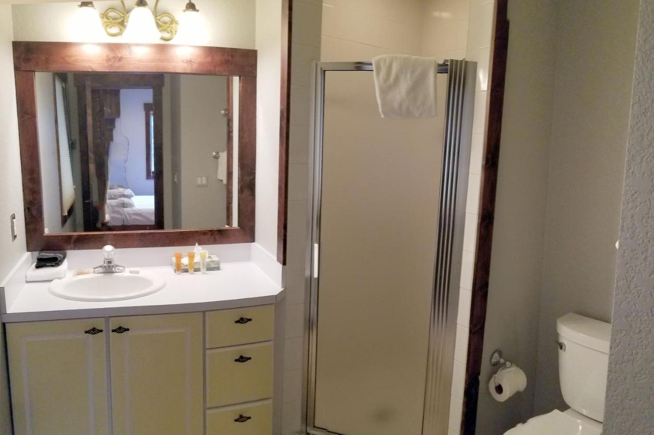 Pinecreek #E - 3 Bedroom - Pool And Hot Tub Access - Close To Town - Shuttle To Slopes 브레켄리지 외부 사진