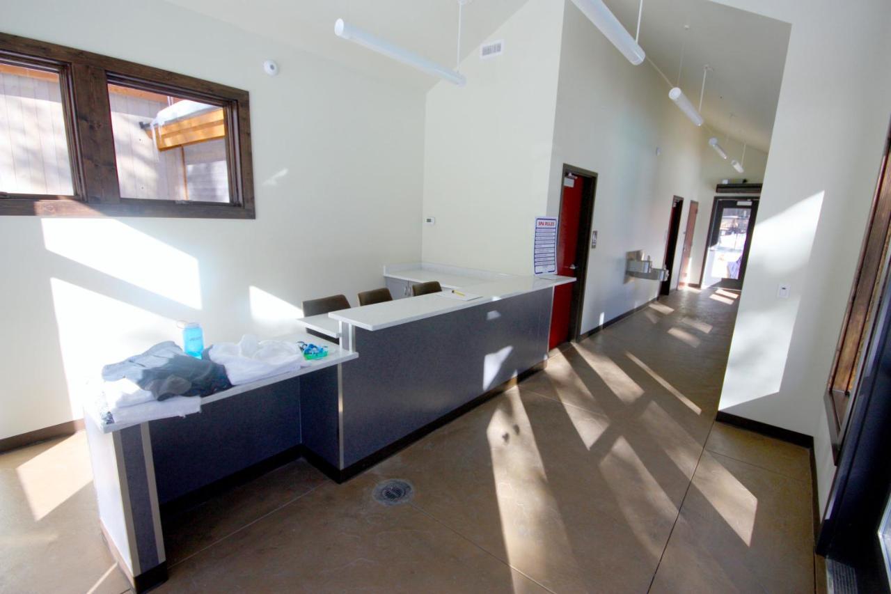 Pinecreek #E - 3 Bedroom - Pool And Hot Tub Access - Close To Town - Shuttle To Slopes 브레켄리지 외부 사진
