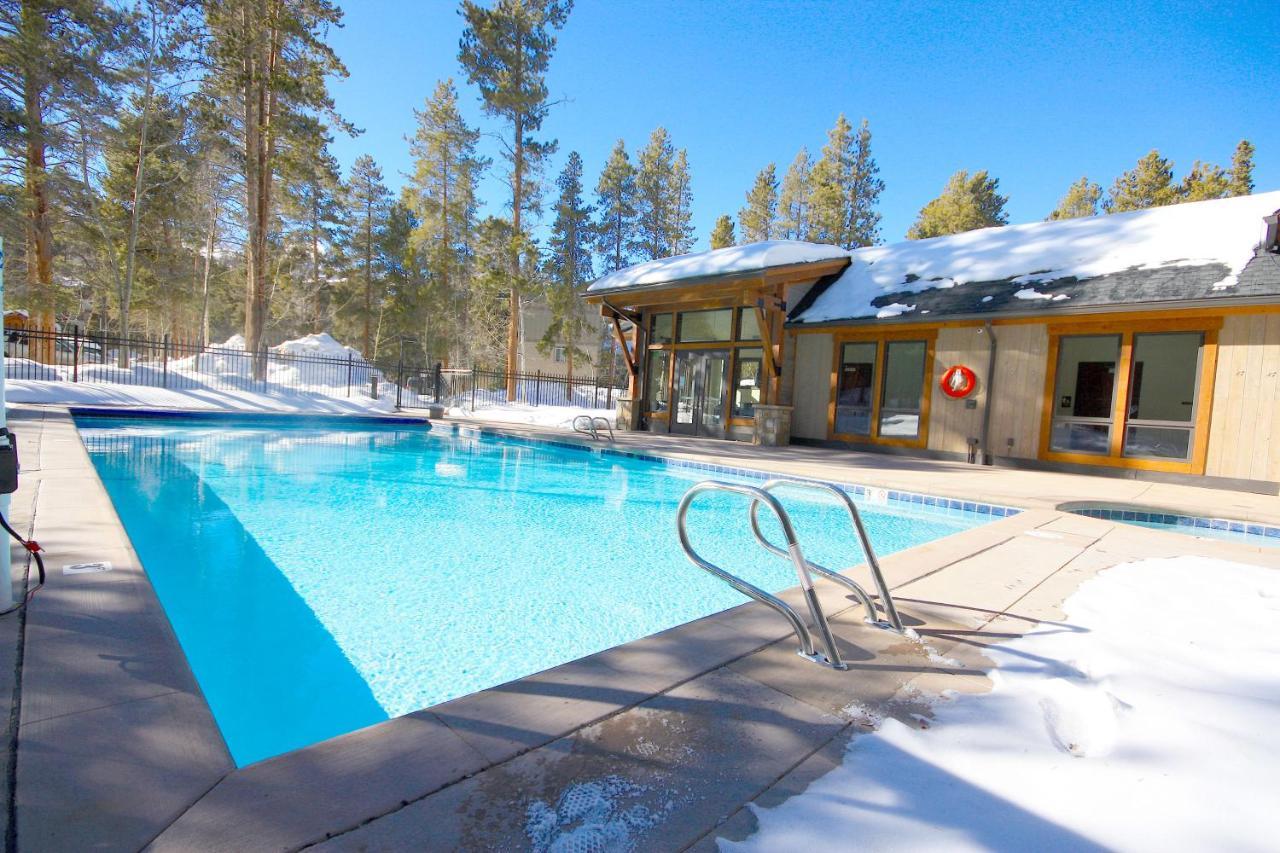 Pinecreek #E - 3 Bedroom - Pool And Hot Tub Access - Close To Town - Shuttle To Slopes 브레켄리지 외부 사진