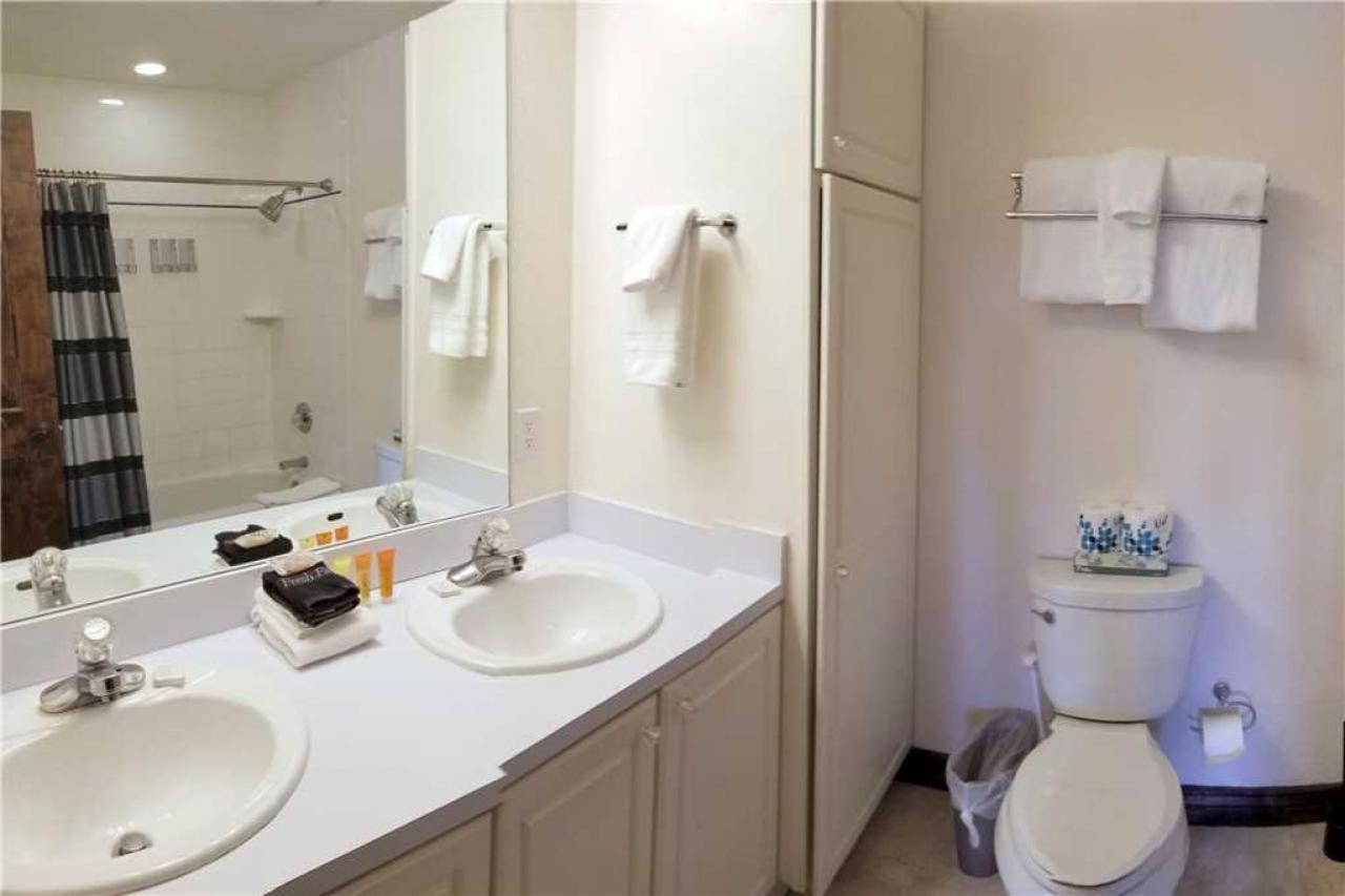 Pinecreek #E - 3 Bedroom - Pool And Hot Tub Access - Close To Town - Shuttle To Slopes 브레켄리지 외부 사진